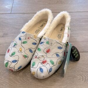 NWT’S TOMS CHRISTMAS GLOW IN THE DARK SHOES SIZE 7